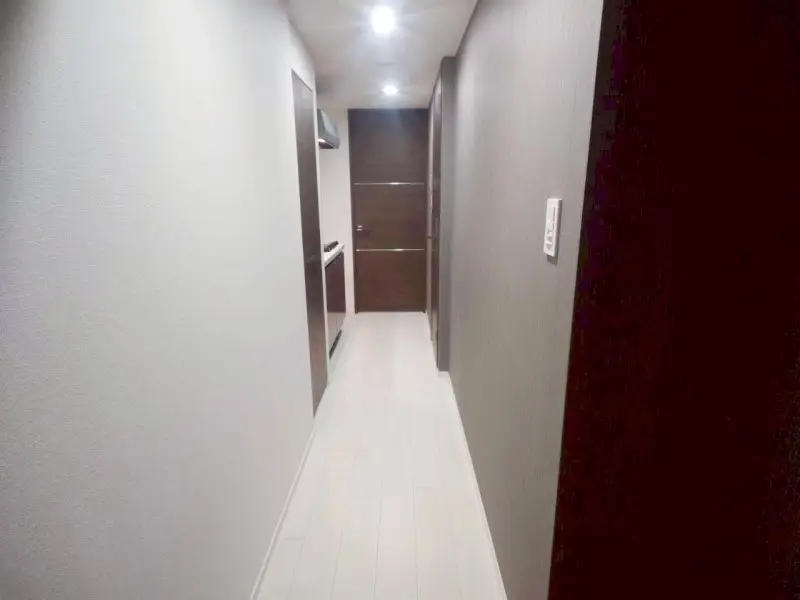 マンション廊下 シックでモダンな空間へ一新